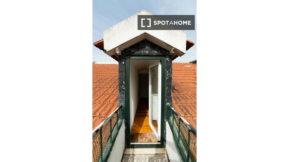 Apartment Lisbon, 2 beds, 55m² — photo 13