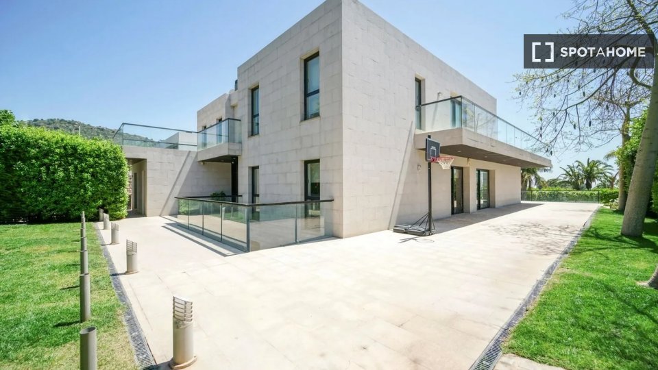 Apartment Valencia, 4 beds, 350m² — photo 2