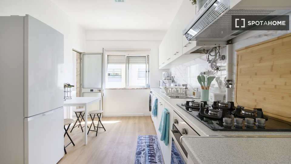 Apartment Lisbon, 2 beds, 80m² — photo 8