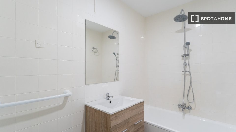Double room Madrid, 5 beds — photo 8