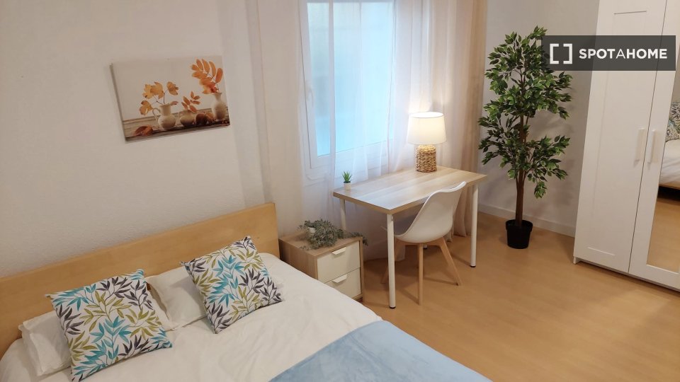 Double room Madrid, 4 beds, 100m² — photo 9