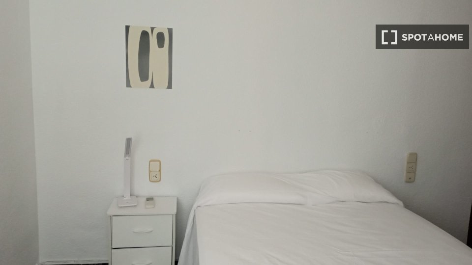 Double room Valencia, 5 beds, 110m² — photo 12