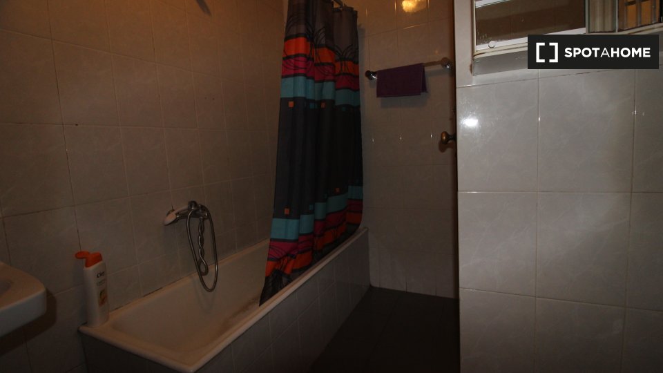 Double room Lisbon, 3 beds, 120m² — photo 12