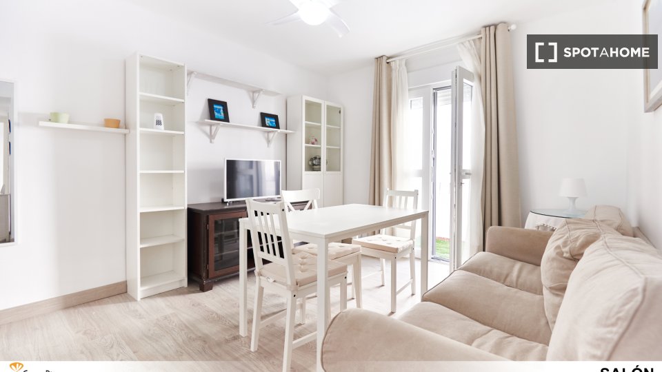 Double room Seville, 3 beds — photo 12