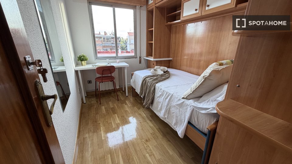 Double room Madrid, 4 beds, 80m² — photo 7
