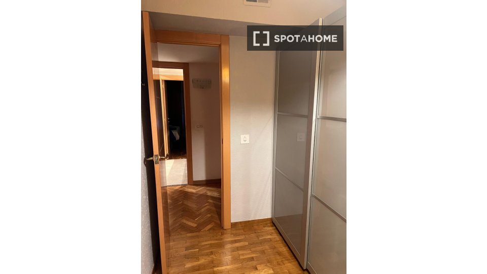 Double room Barcelona, 1 bed, 80m² — photo 2