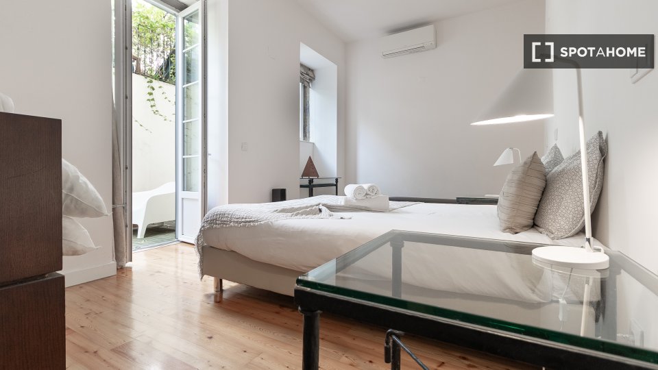 Apartment Lisbon, 2 beds — photo 26