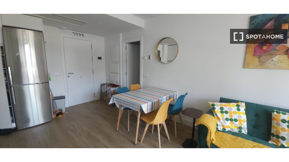 Double room Madrid, 2 beds, 66m² — photo 1
