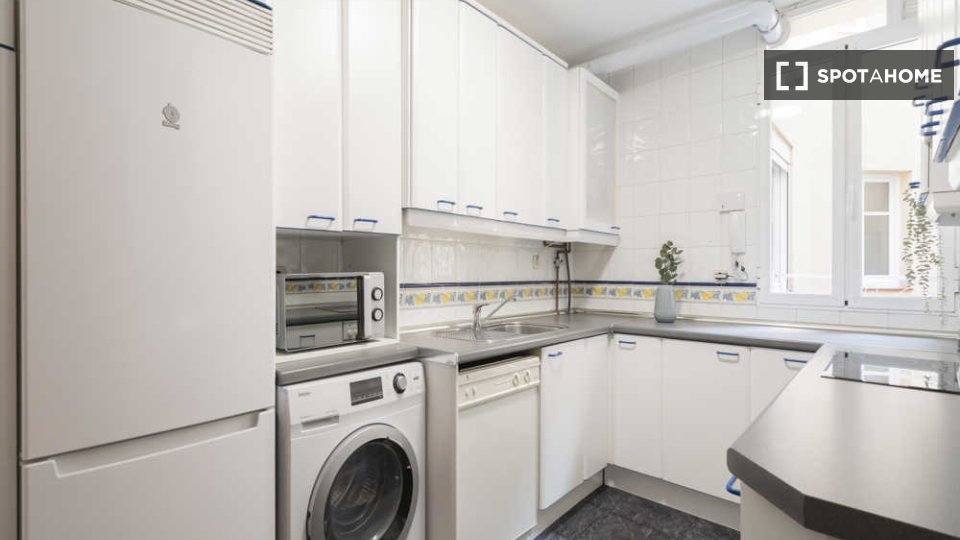 Double room Madrid, 4 beds — photo 29