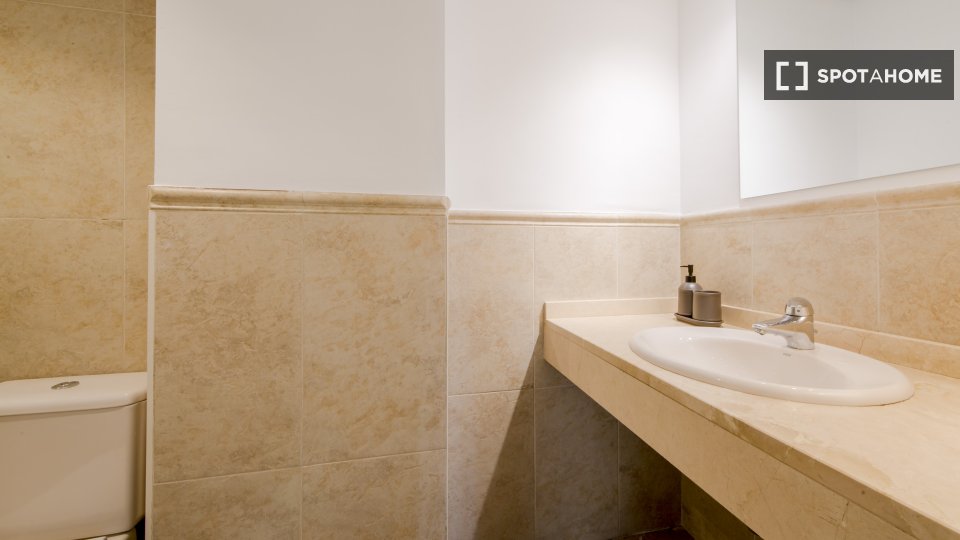 Double room Madrid, 8 beds — photo 10