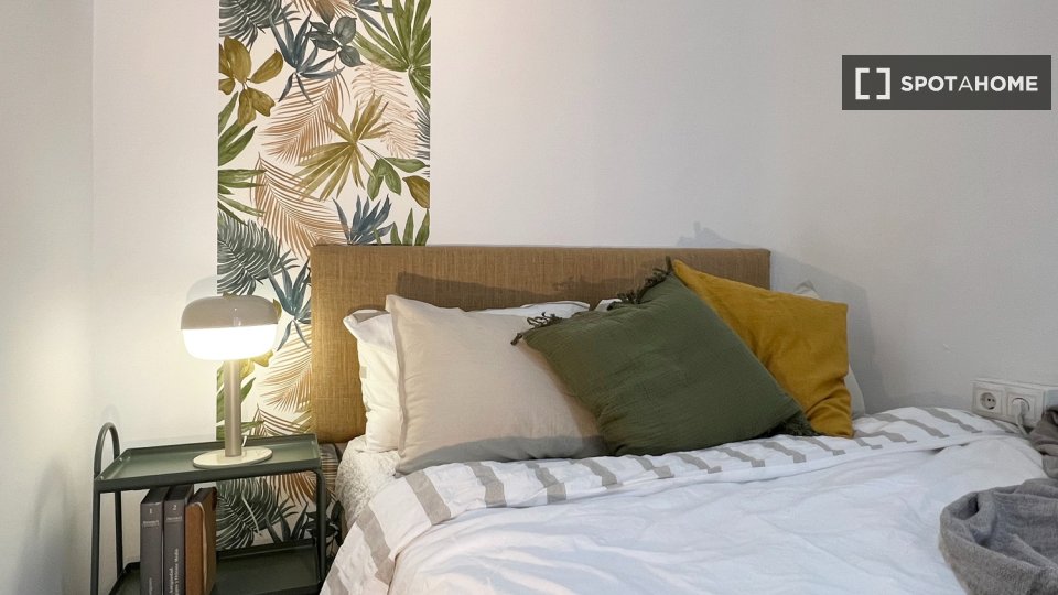 Double room Madrid, 3 beds — photo 32