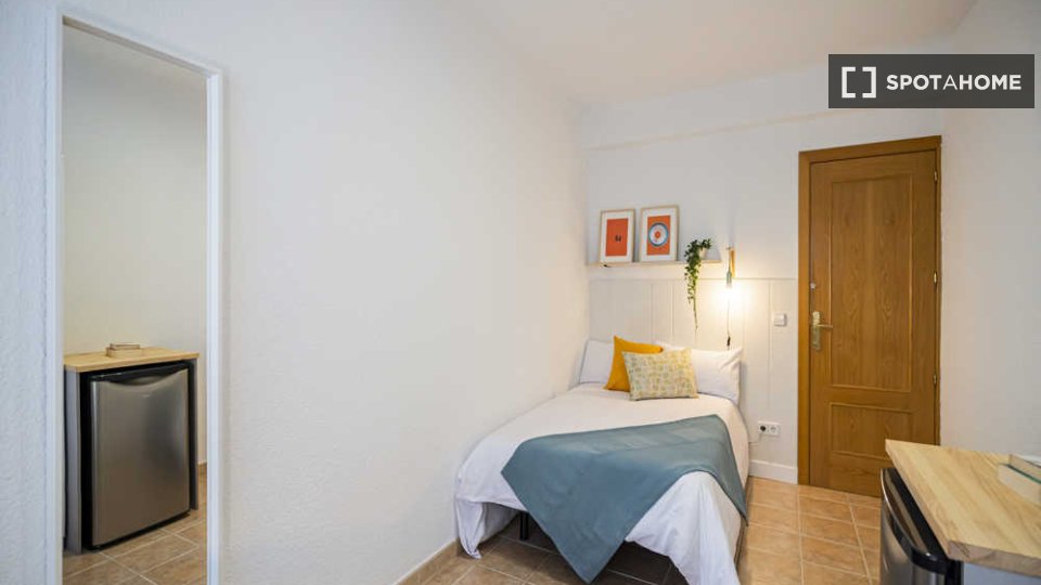 Double room Madrid, 25 beds — photo 41
