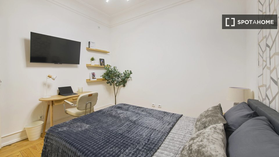 Double room Lisbon, 6 beds — photo 12
