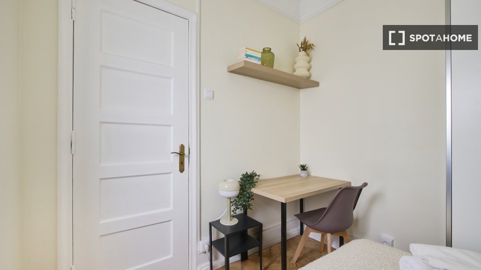 Double room Lisbon, 10 beds — photo 43