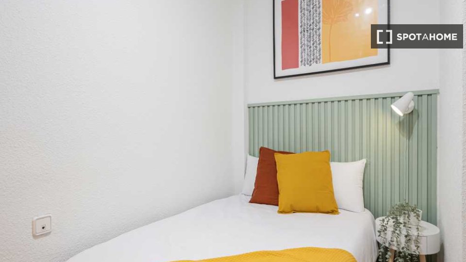 Double room Madrid, 4 beds — photo 21