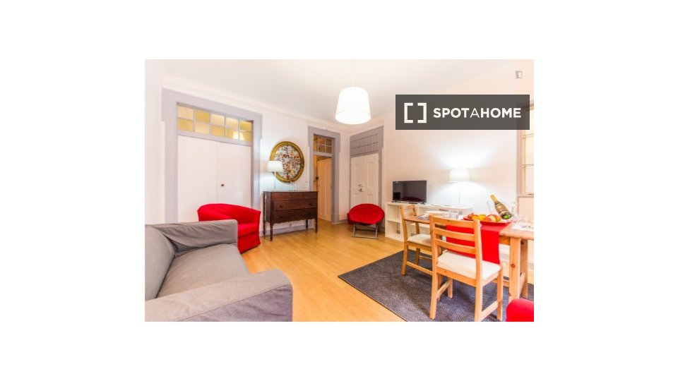 Double room Lisbon, 3 beds, 70m² — photo 6