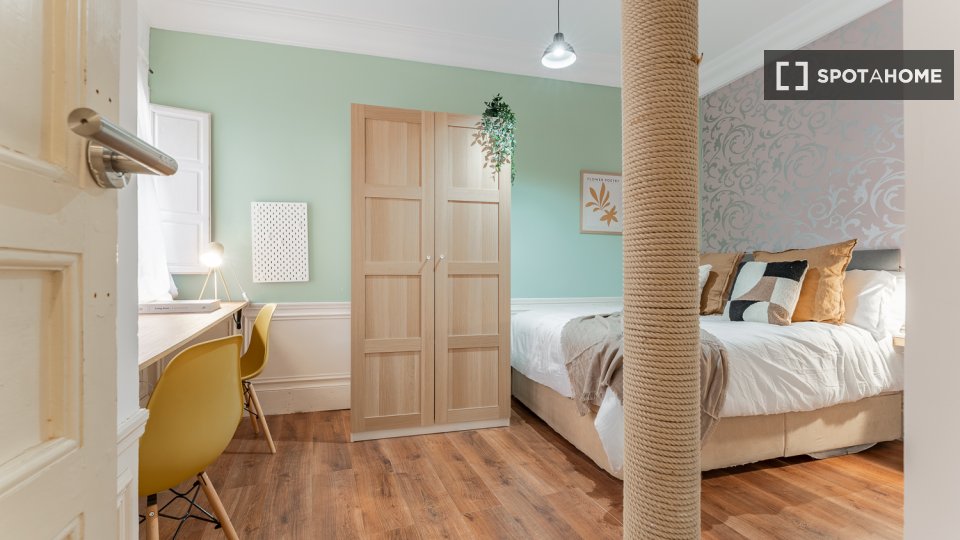 Double room Madrid, 10 beds, 173m² — photo 68