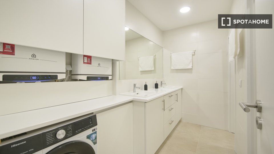 Double room Lisbon, 9 beds — photo 16