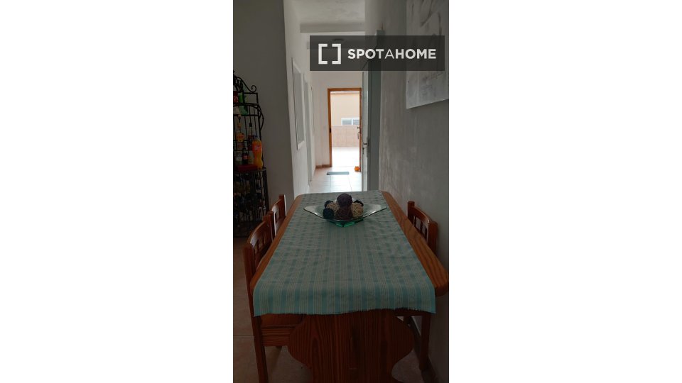 Double room Santa_Cruz_De_Tenerife, 2 beds, 60m² — photo 2