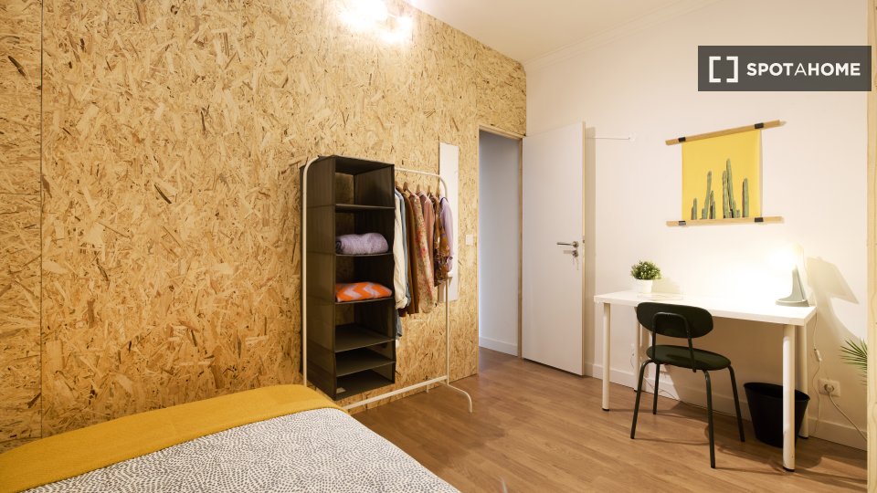Double room Lisbon, 6 beds — photo 18