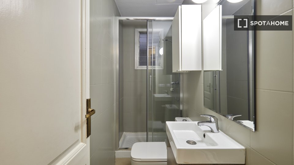Apartment Barcelona, 3 beds, 71m² — photo 15