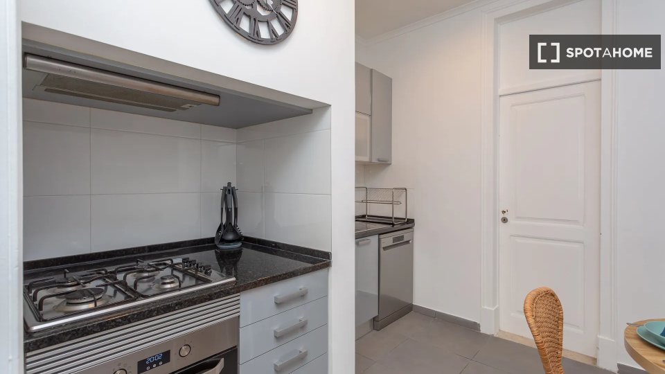 Double room Lisbon, 6 beds — photo 18