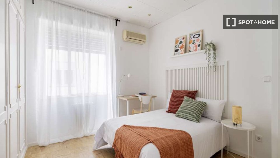 Double room Madrid, 8 beds — photo 3