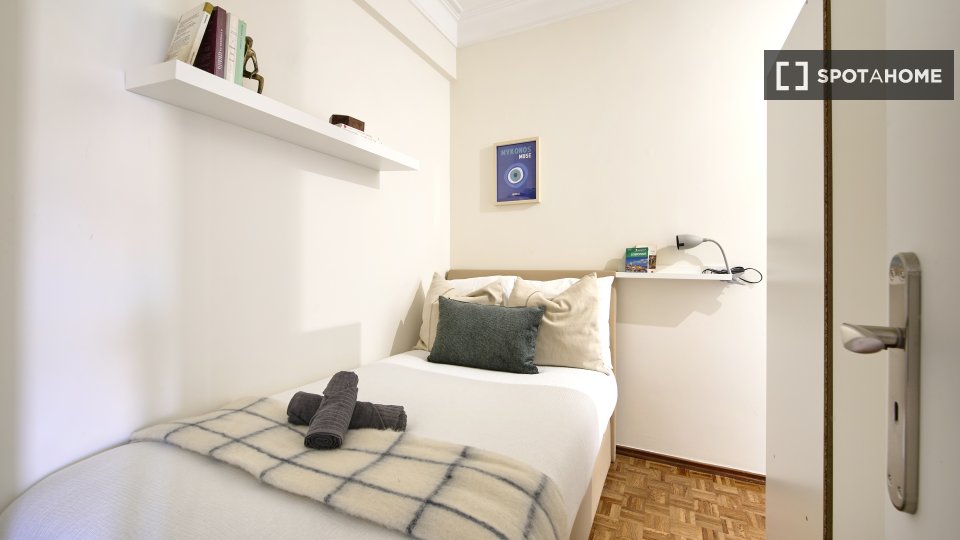 Double room Lisbon, 10 beds — photo 19
