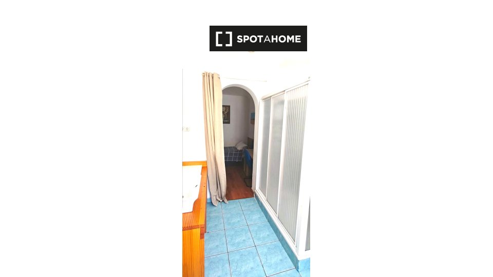 Double room Madrid, 10 beds, 200m² — photo 9