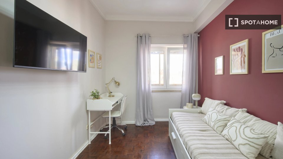 Double room Lisbon, 4 beds — photo 10
