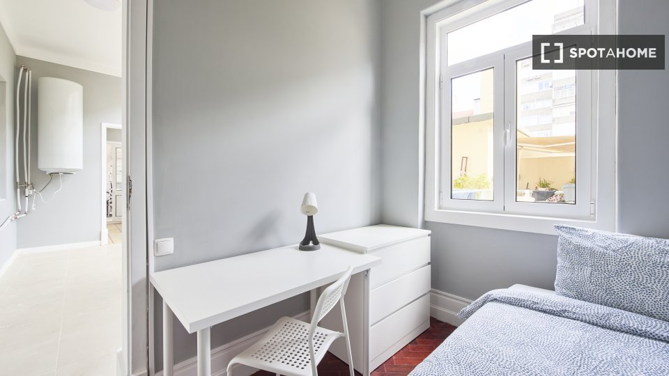 Double room Lisbon, 14 beds — photo 27