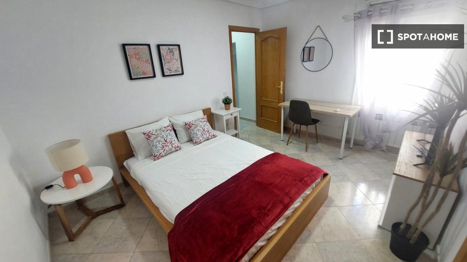 Double room Madrid, 4 beds, 95m² — photo 25