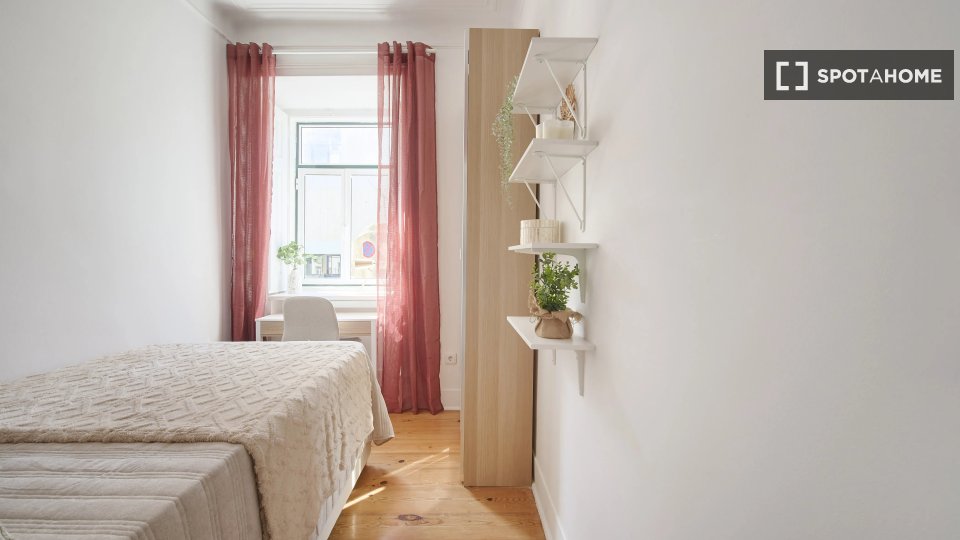 Double room Lisbon, 5 beds — photo 11