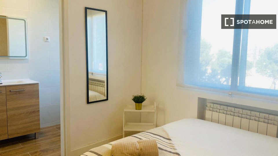 Double room Madrid, 4 beds — photo 12