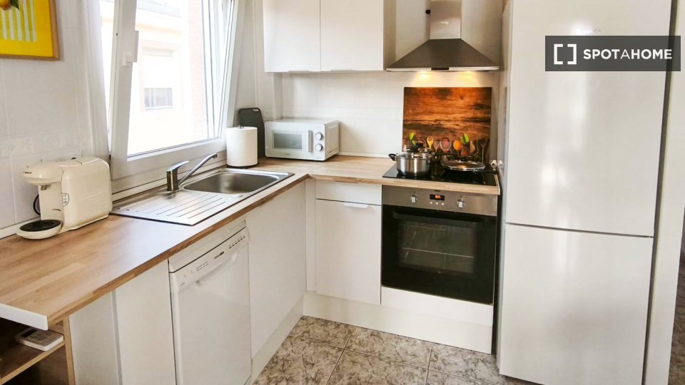 Apartment Alicante, 3 beds, 70m² — photo 2