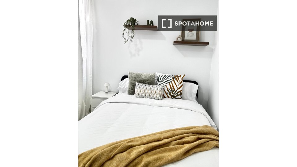 Double room Madrid, 4 beds — photo 16
