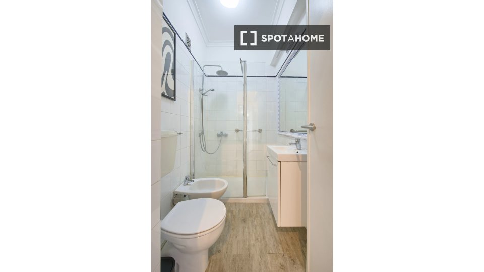 Double room Lisbon, 4 beds — photo 19