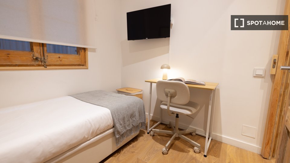 Double room Barcelona, 3 beds, 52m² — photo 19