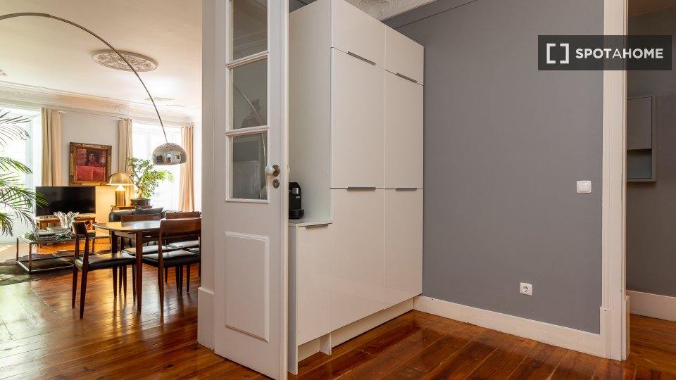 Apartment Lisbon, 2 beds, 180m² — photo 7