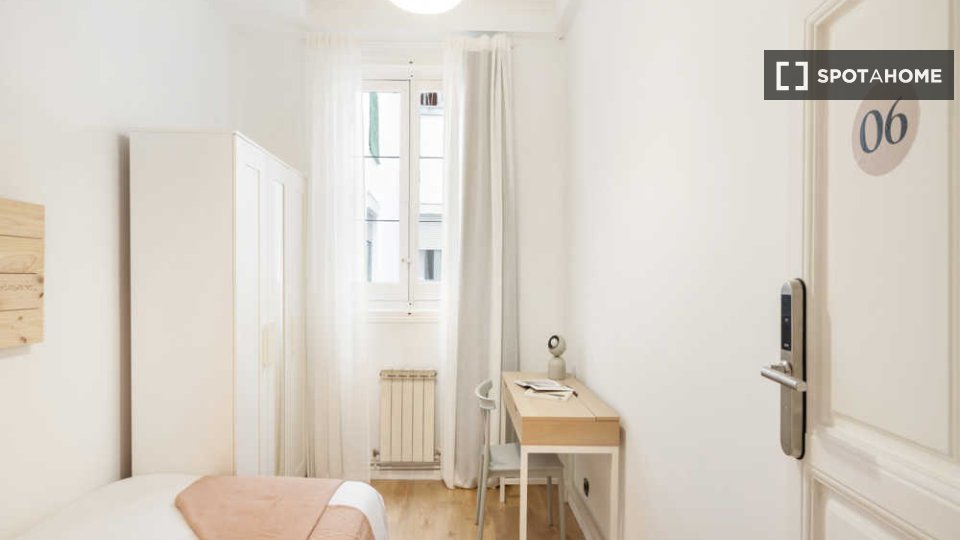 Double room Madrid, 7 beds — photo 27