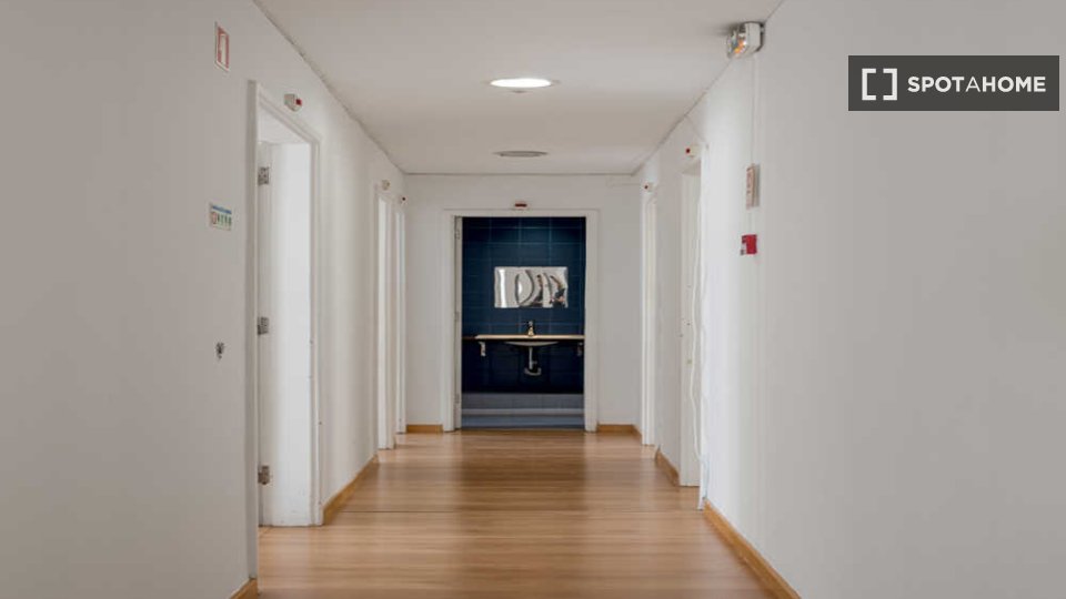 Double room Lisbon, 13 beds — photo 23