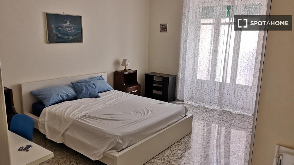 Double room Naples, 3 beds — photo 17