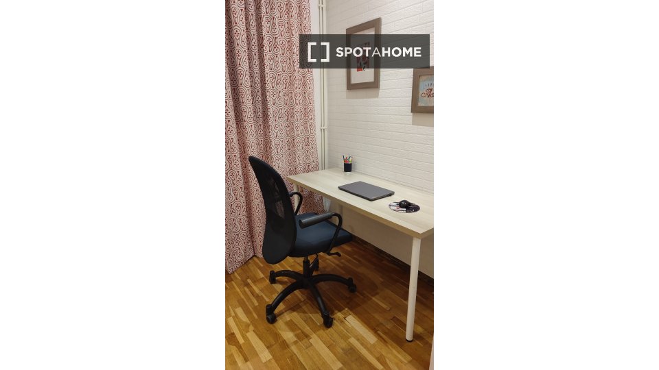 Double room Barcelona, 3 beds — photo 13
