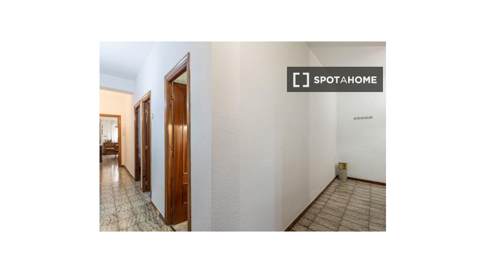 Double room Granada, 4 beds, 112m² — photo 19