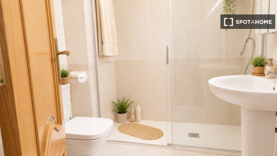 Double room Barcelona, 1 bed, 125m² — photo 2