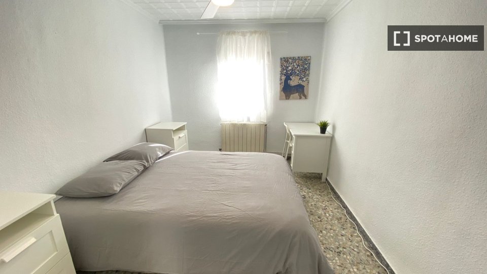 Double room Madrid, 5 beds — photo 9