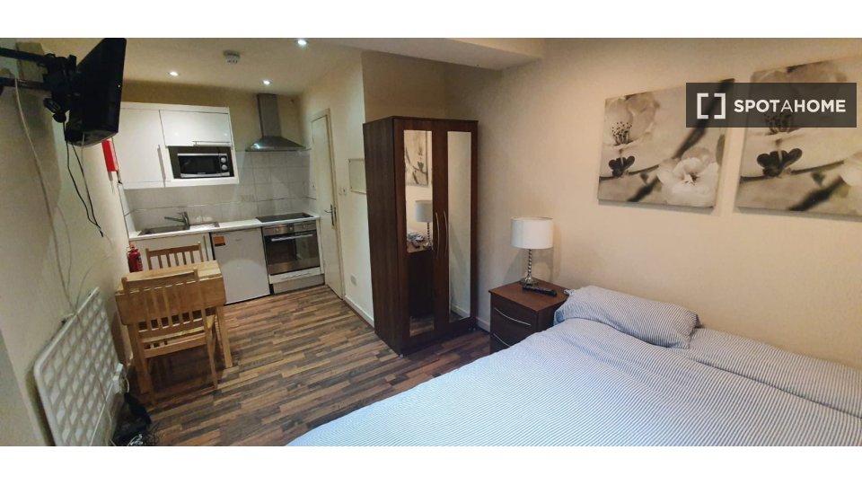 Studio apartment for rent in Kilburn, London (ref 963480) Spotahome