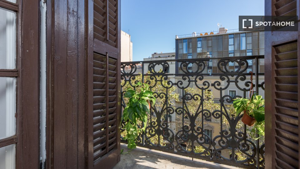 Double room Barcelona, 9 beds, 175m² — photo 12