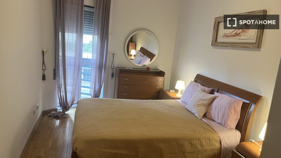 Double room Lisbon, 3 beds, 95m² — photo 19