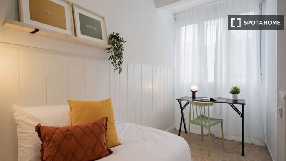 Double room Madrid, 25 beds — photo 18